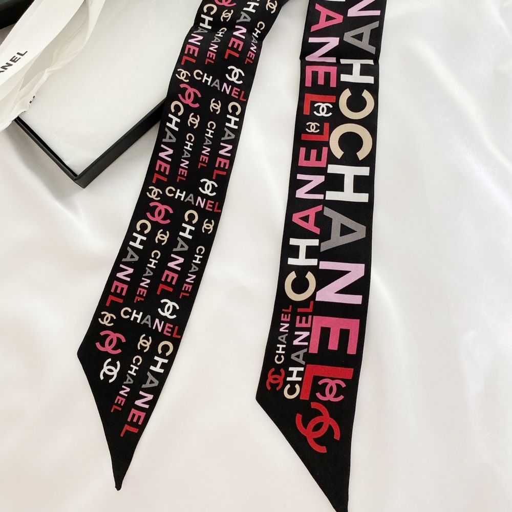 CHANEL Black and Pink Logo Scarf - Picture 10 of 16